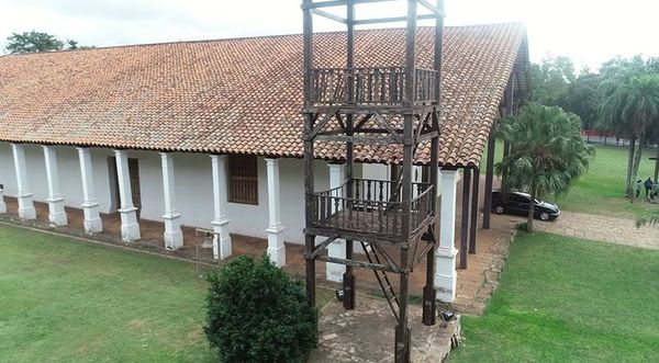 El campanario de la Iglesia de Yaguarón está a punto del colapso y podría caer sobre el templo - Nacionales - ABC Color