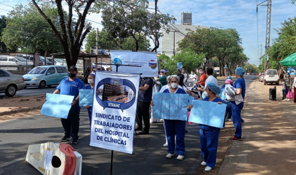Diario HOY | Médicos de Clínicas irán al Ministerio a reclamar más personal e insumos