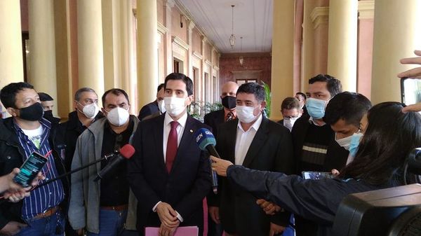 A las 17:00 retoman reunión para definición sobre huelga de camioneros - Nacionales - ABC Color