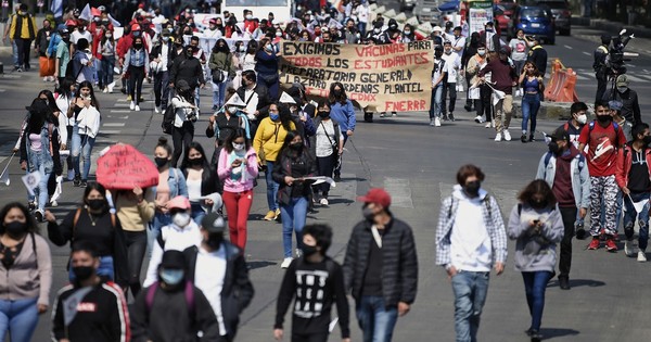 La Nación / México: estudiantes rechazan regreso a clases sin estar vacunados