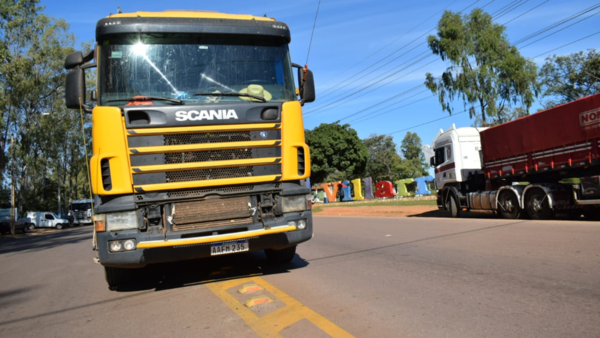 Camioneros levantan paro tras acuerdo con el Poder Ejecutivo