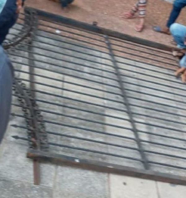 Un niño quedó herido tras la caída de portón de la Plaza Uruguaya