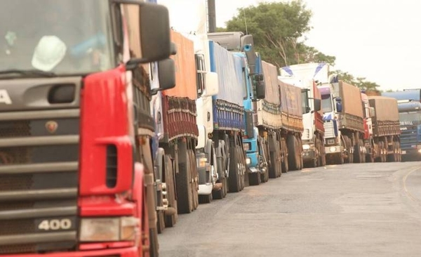 Diario HOY | Camioneros levantan el paro tras acuerdo con el Gobierno