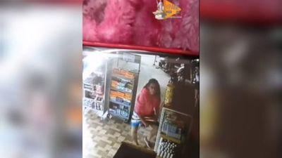 Metió una lata de leche entre sus piernas para robar y le pillaron
