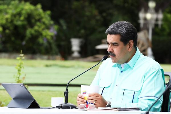 Maduro anuncia elección interna de candidatos chavistas a comicios regionales - Mundo - ABC Color