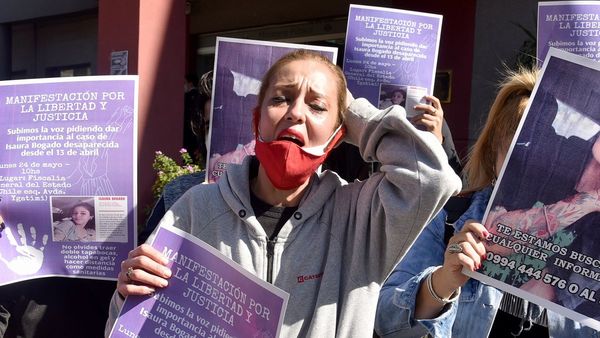 A gritos pide más resultados sobre paradero de su hija