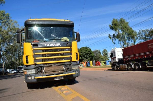 Camioneros levantan paro tras acuerdo con el Poder Ejecutivo - Noticiero Paraguay