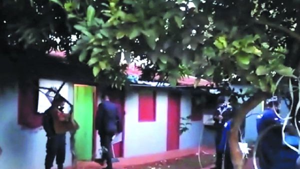 Clavan a una chica y denuncian un intento de feminicidio