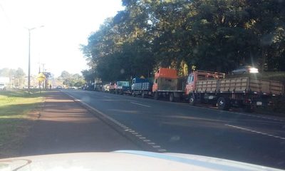 Camioneros levantan paro tras acuerdo de suba de flete