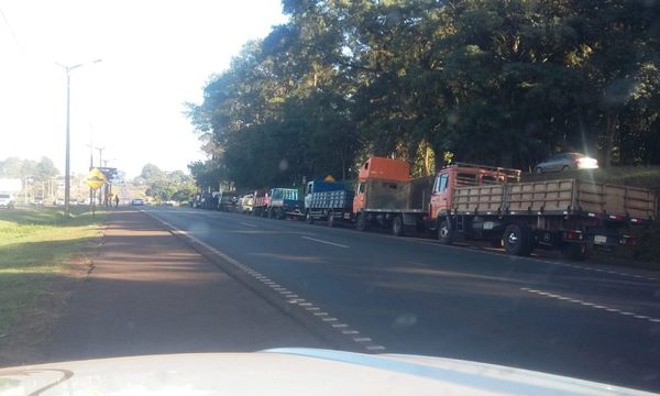 Camioneros levantan paro tras acuerdo de suba de flete