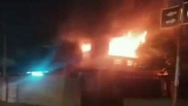 Vela aromática provoca incendio en casa de ña Tora