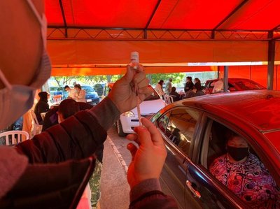 Atentos: Reinicia la jornada de vacunación para adultos mayores de 65 años en adelante