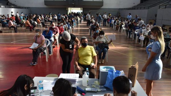 Covid-19: Se retoma aplicación de primera dosis y estos son los vacunatorios habilitados