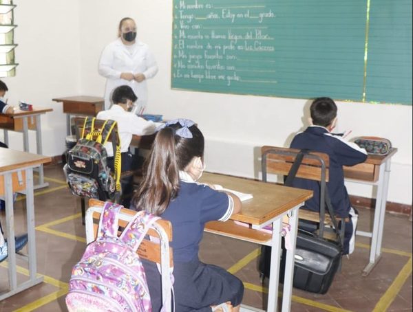 Educadora insta a clases de verano para niños · Radio Monumental 1080 AM