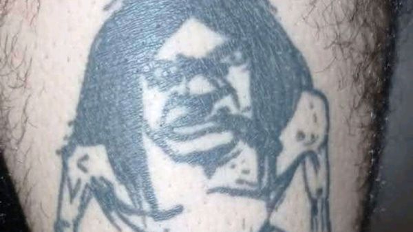 Le tatuaron el Pombero por no pagar su apuesta de birra