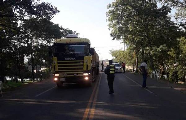 Camioneros levantan paro tras acuerdo para nuevos precios referenciales de flete •