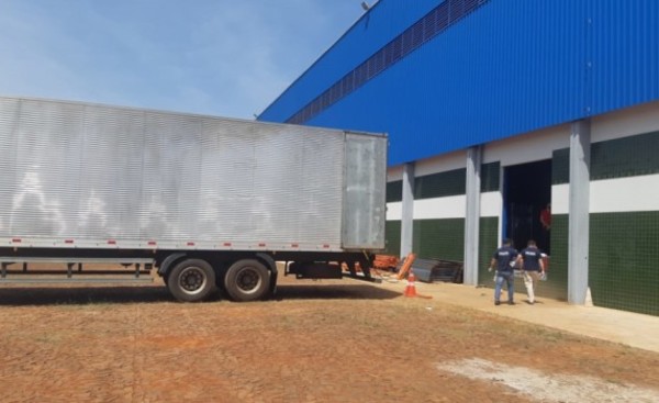 Acusan a camionero que arrolló y mató a su compañero en fábrica esteña