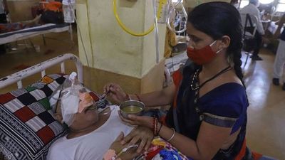 India reporta casos de mucormicosis, una infección que afecta a pacientes recuperados de covid-19 y que se extiende como epidemia en el país
