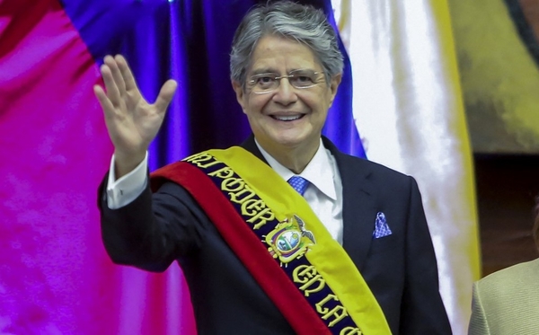 Guillermo Lasso conforma su gabinete y firma primeros decretos
