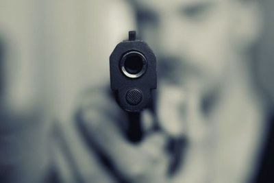 Ex convicto es atacado a tiros en una calle de Zeballos Cué