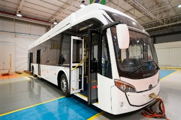 Itaipú desarrollo tecnología de OMNIBUS movido a ELECTRICIDAD y ETANOL, para el Brasil
