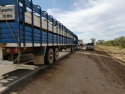 Nativos vuelven a cerrar la Transchaco por tiempo indefinido en Filadelfia - Nacionales - ABC Color