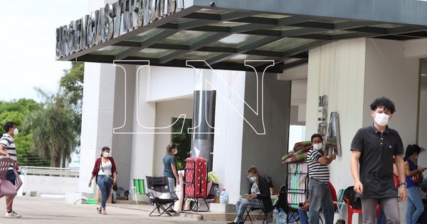 La Nación / Farmacias “se aprovechan” de la desesperación, denuncian familiares de pacientes