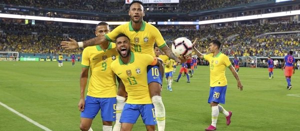 Brasil pierde a Dani Alves para el juego ante Paraguay