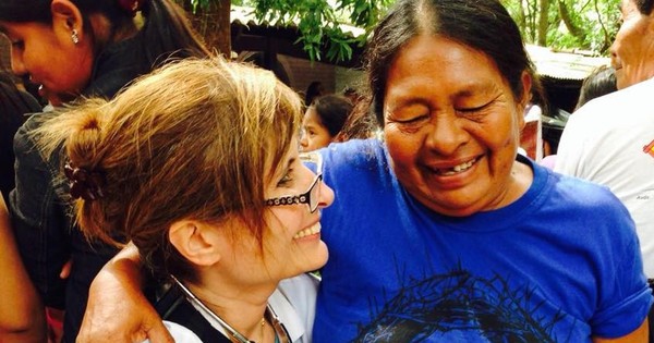 La Nación / Con globos y rosas despiden a jefa de terapia del Ineram fallecida por COVID-19