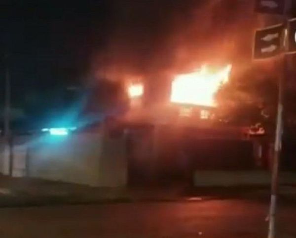 Incendio consume parte de vivienda de “Ña Tora”: “nada que lamentar, solo daños materiales”