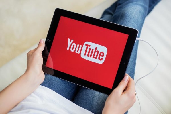Cambios en los términos de servicio de YouTube: derecho a monetizar, regalías y retención de impuestos