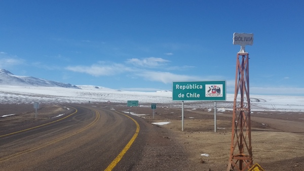 Migrante venezolana fallece al cruzar a pie la inhóspita frontera entre Chile y Bolivia