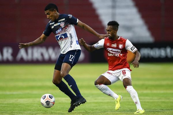 Los palos y la defensa de Santa Fe consuman la eliminación del Junior - Fútbol Internacional - ABC Color