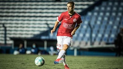 Dramático rescate de futbolista de Rentistas en incendio en hotel en Argentina