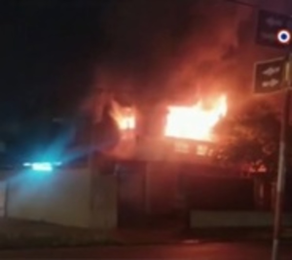 La casa de la popular Ña Tora ardió en llamas - Paraguay.com