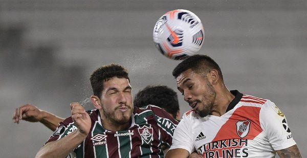 Con Martínez y Rojas, River pierde pero pasa a octavos de la Libertadores