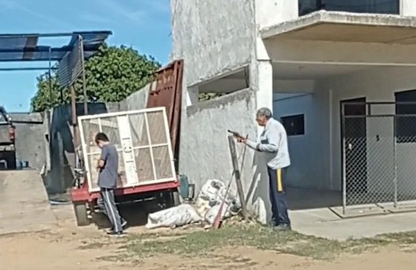 Crónica / ¡ABUELO PISTOLERO! Karai disparó a un menor y le tienen miedo