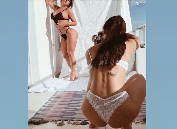 Crónica / AL DESNUDO. La fotógrafa que se saca la ropa para concentrarse