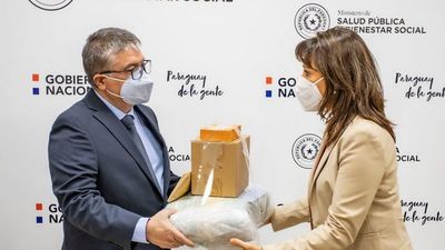 Donan a Salud equipos para  consultorios  de adolescentes