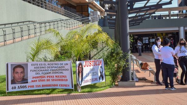 Parientes de jueza asesinada en vigilia durante juicio oral