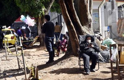 Familiares de los pacientes deben comprar hasta guantes en el Ineram - Nacionales - ABC Color