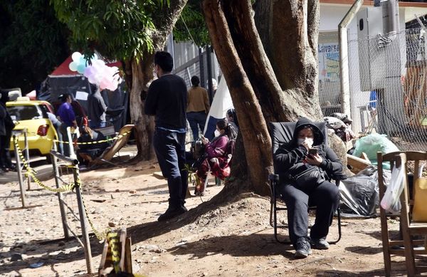 Familiares de los pacientes deben comprar hasta guantes en el Ineram - Nacionales - ABC Color