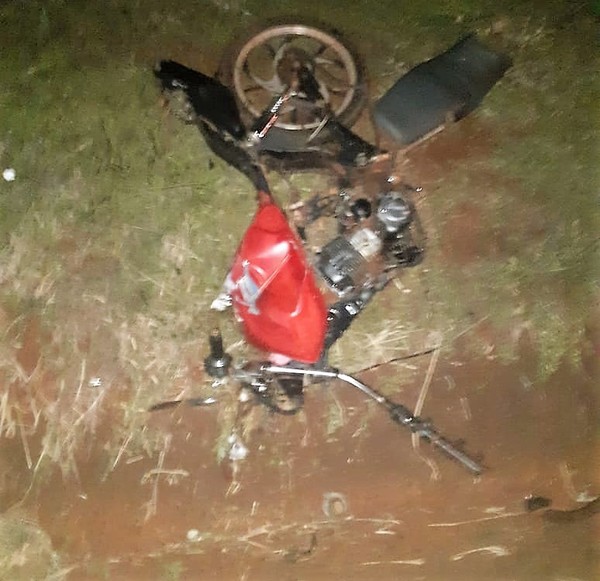 Toda una FAMILIA iba en una MOTO choca y MUEREN