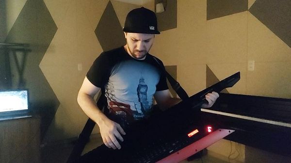 Adrian Benegas se destaca en el exterior con su nuevo EP - Espectáculos - ABC Color
