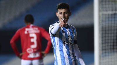 Racing derrota a Rentistas con un triplete de Chancalay