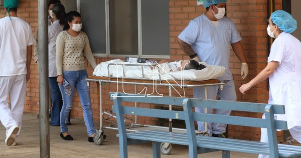 La Nación / Urgencias de Clínicas trabaja con déficit de personal de salud