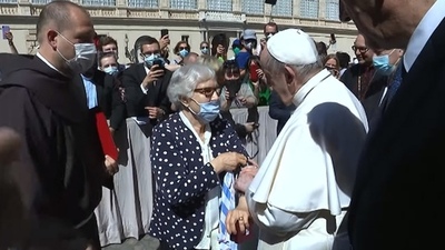 El Papa y su gesto con una sobreviviente del Holocausto | .::Agencia IP::.
