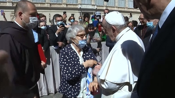El Papa y su gesto con una sobreviviente del Holocausto | .::Agencia IP::.