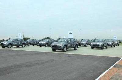 ITAIPU entregó 20 camionetas a Salud para fortalecer asistencia a los sectores vulnerables | Lambaré Informativo