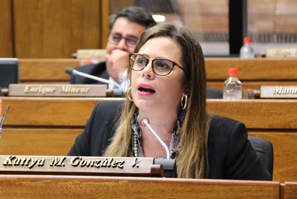 Diputada Kattya González con Covid-19 positivo